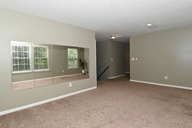 Building Photo - Spacious 4-Bedroom Haven with 2.5 Baths and Nearly 3,000 Sq Ft of Comfort in Indianapolis!