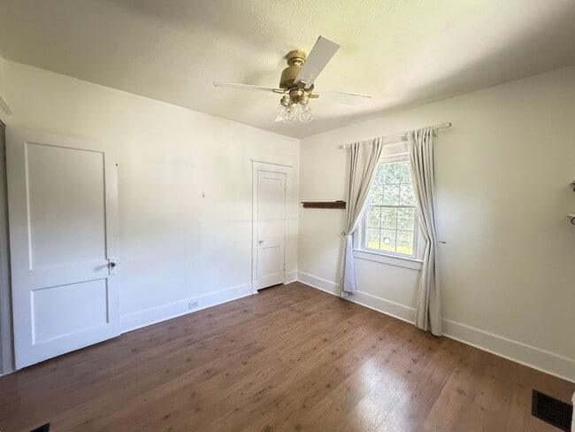Building Photo - Spacious & Comfortable Two-Bedroom, and Bath House!