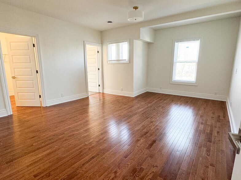 Building Photo - 446 Linwood Ave