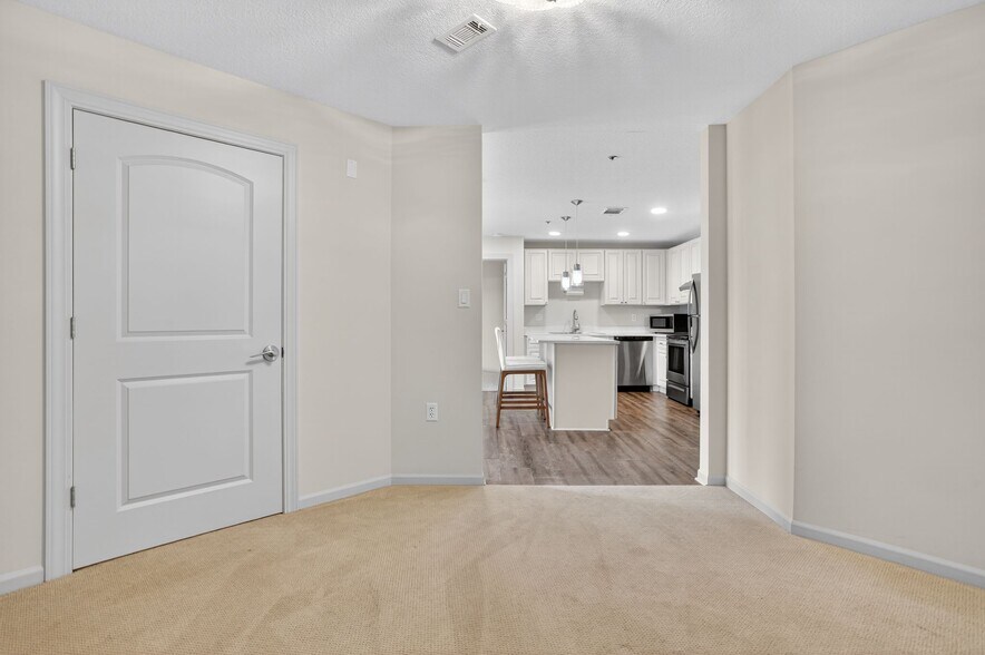 Building Photo - 2900 NE Kendallwood Pkwy