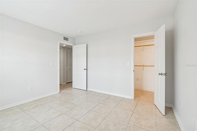 Building Photo - 10375 Carrollwood Ln