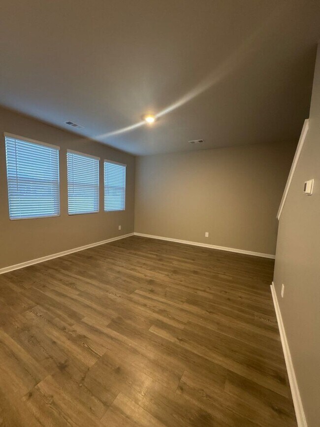 Building Photo - 4 Bedroom, 2.5 Bath and 2 Car Garage in Hartmann Crossing! $500 OFF FIRST MONTH’S RENT!