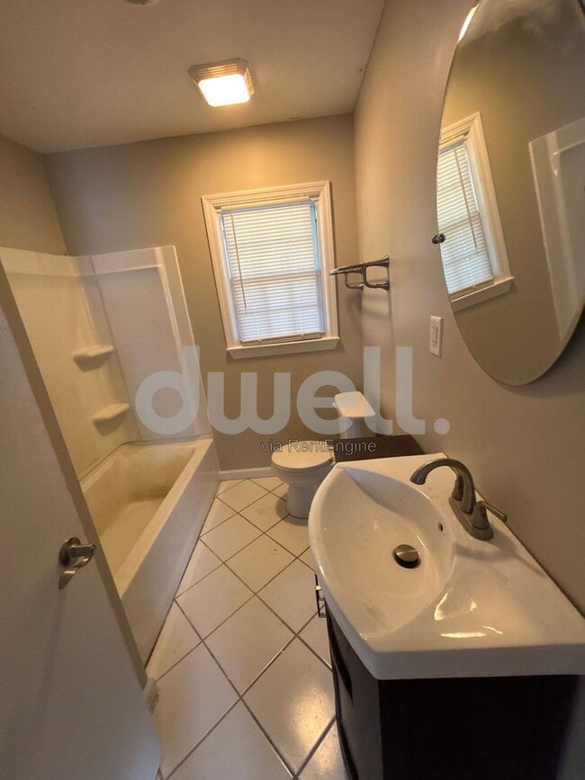 Building Photo - 2445 Yates Dr