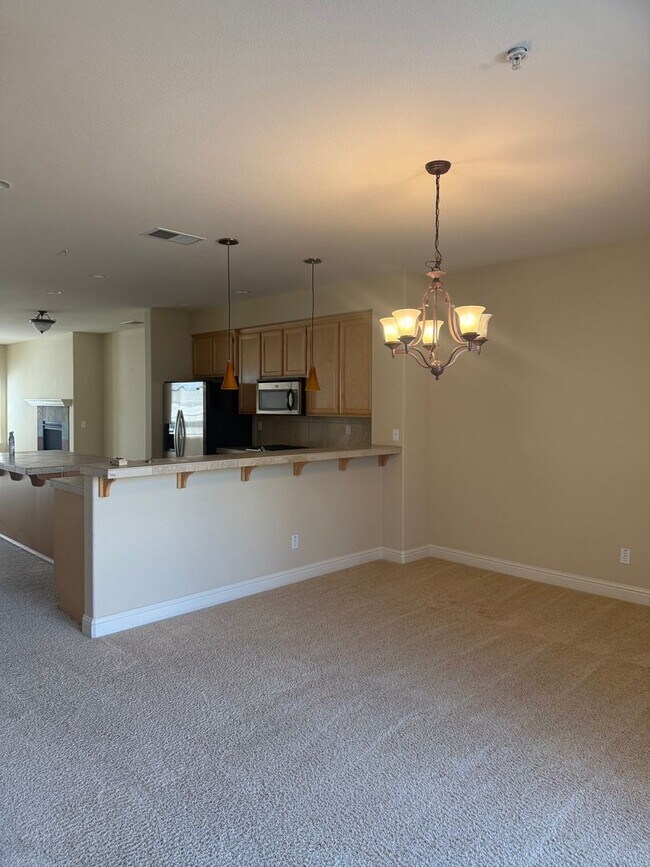 Building Photo - Spacious 3 - Bedroom / 2.5 Bath Condo in Desirable Town Green Village