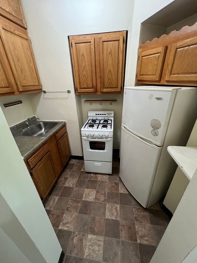 Building Photo - 219 E Mifflin St