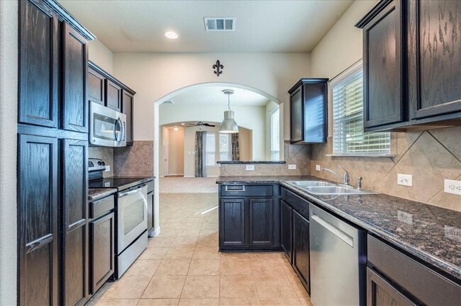 Building Photo - 512 Lookout Tree Ln