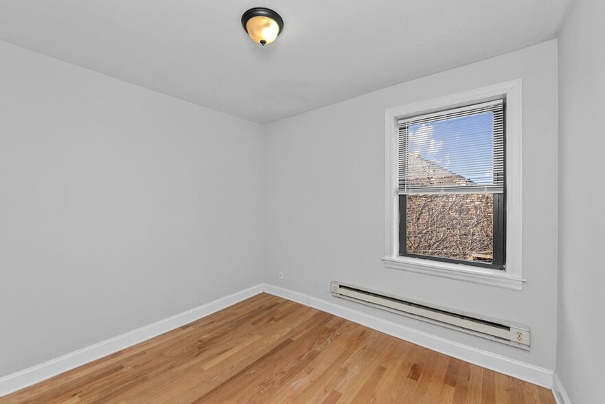 Building Photo - 3720 N Pine Grove Ave