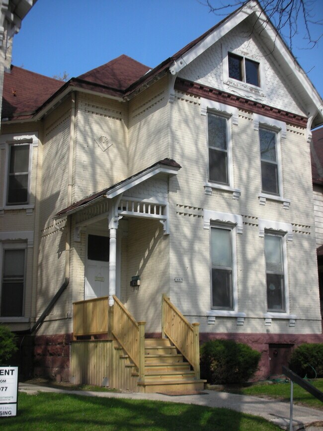 Building Photo - 1 & 2 Bedrooms-Brady St - Heat & Electricity Included