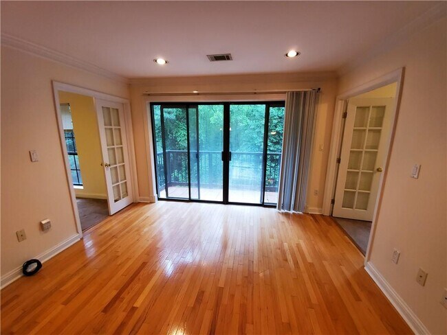 Building Photo - 4209 Pine Heights Dr NE