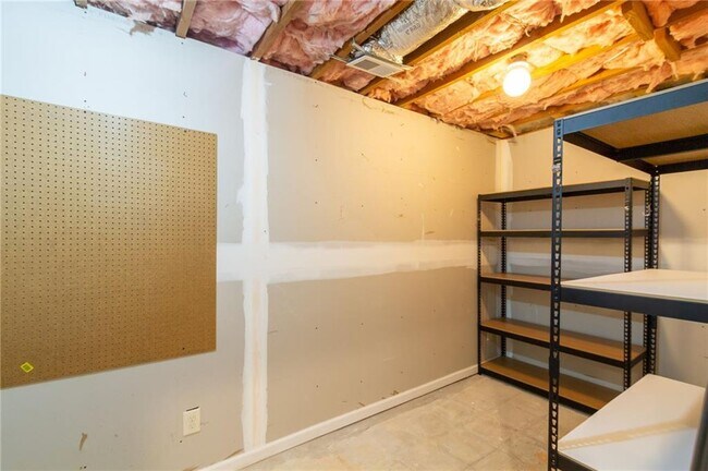 Building Photo - 3014 Skyland Dr NE