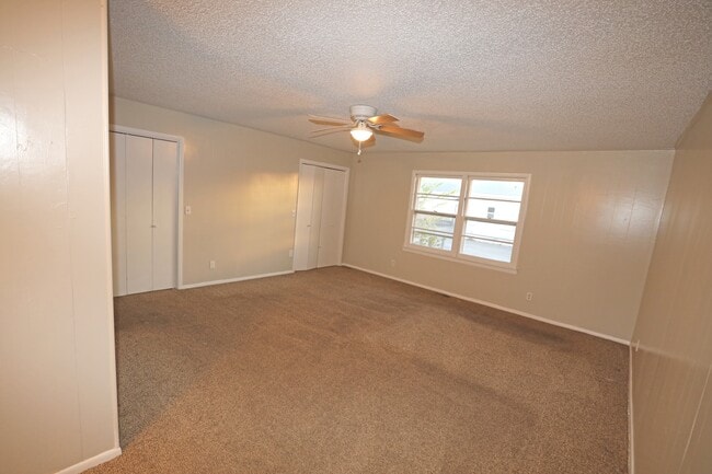 Building Photo - 1106 S Strong Blvd