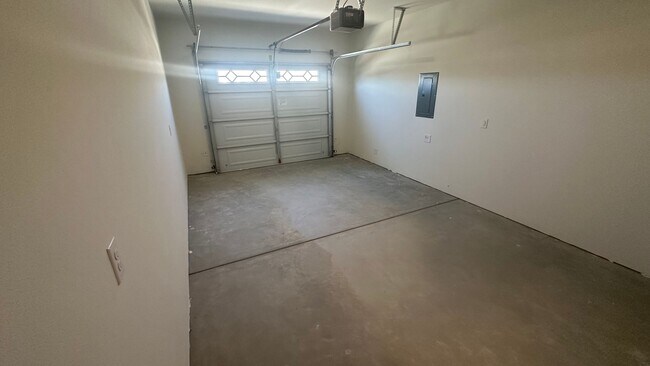 Building Photo - Coyote Run Duplexes 9004