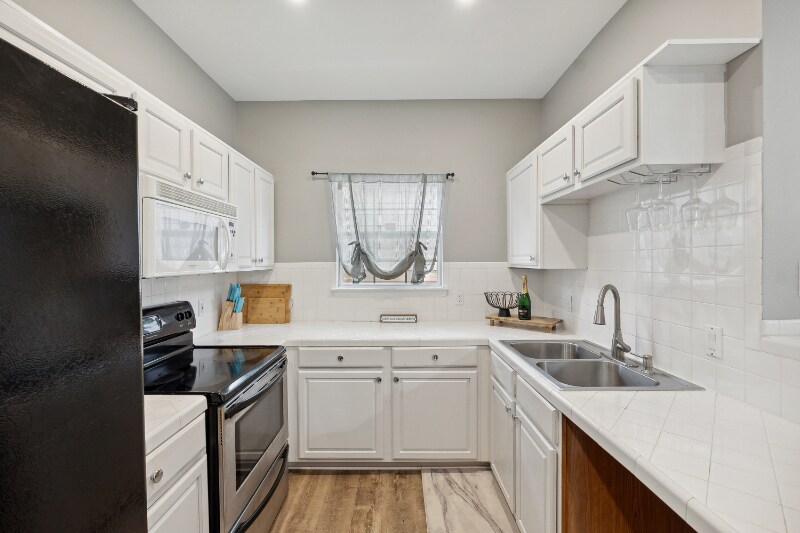 Building Photo - 117 Chapel Hill Cir