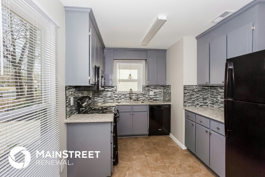 Building Photo - 10026 Topeka Dr