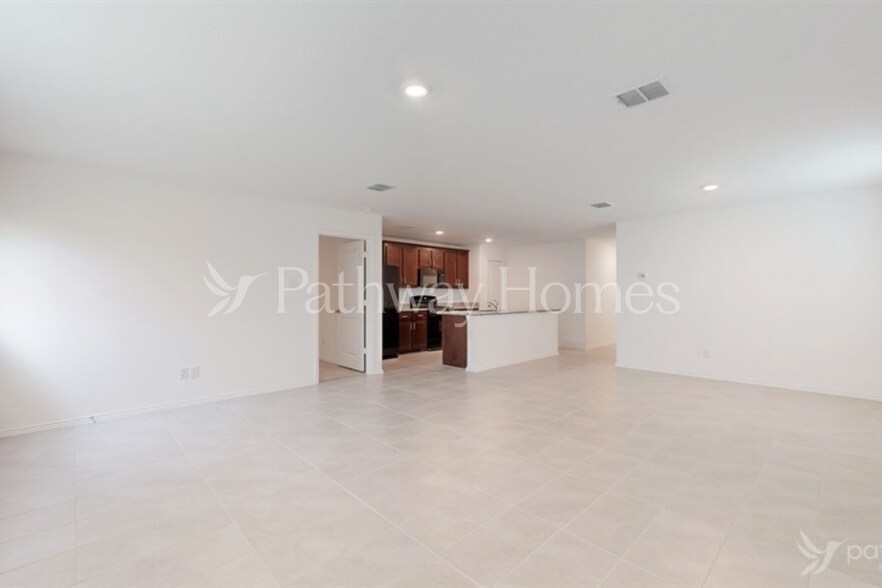 Building Photo - 1222 Tallow Trl