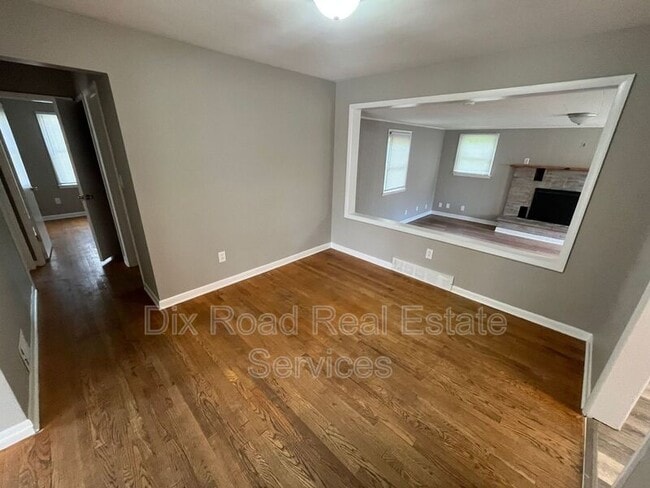 Building Photo - 609 Gladys Dr