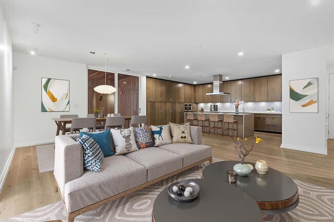 Building Photo - 1010 W 10th St