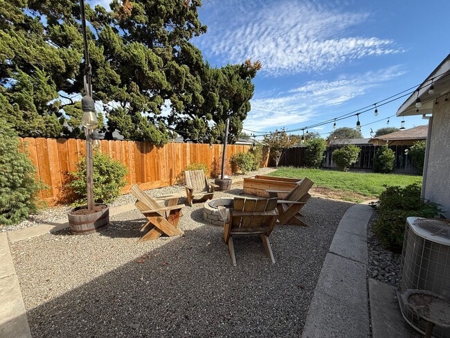 Building Photo - Updated 3-bedroom single story in Oakdale!