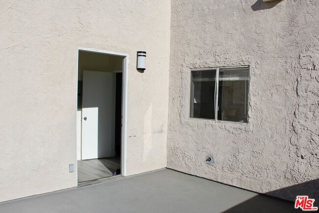 Building Photo - 1239 S Hudson Ave