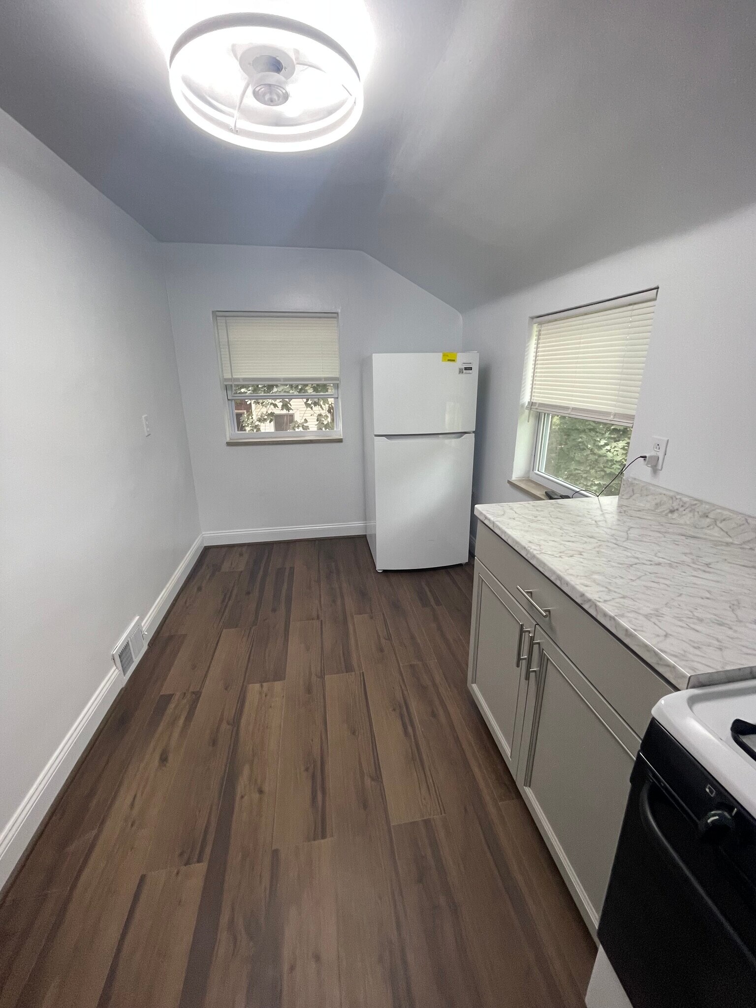 Kitchen - 228 Ridgewood Ave