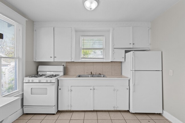 Building Photo - 4020 Avenue O 1/2