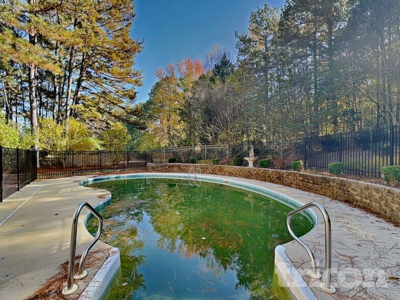 Building Photo - 112 Falling Waters Dr