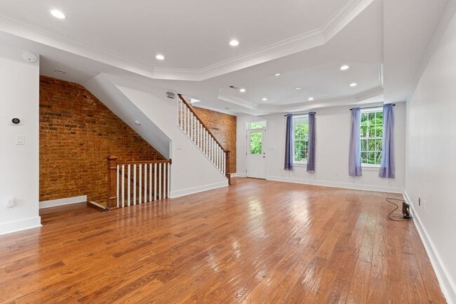 Building Photo - 1110 Orren St NE