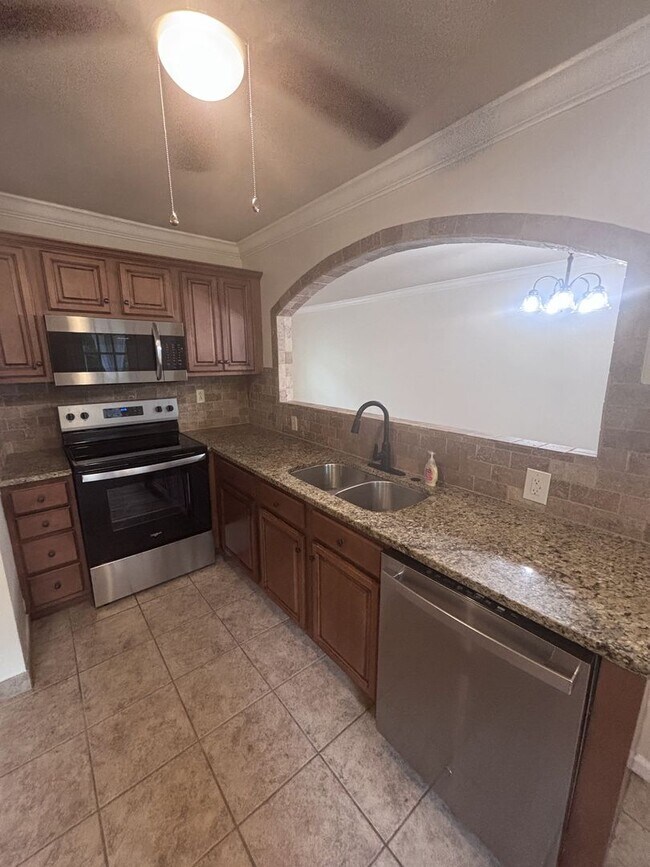 Building Photo - 1451 Arrowhead Trail