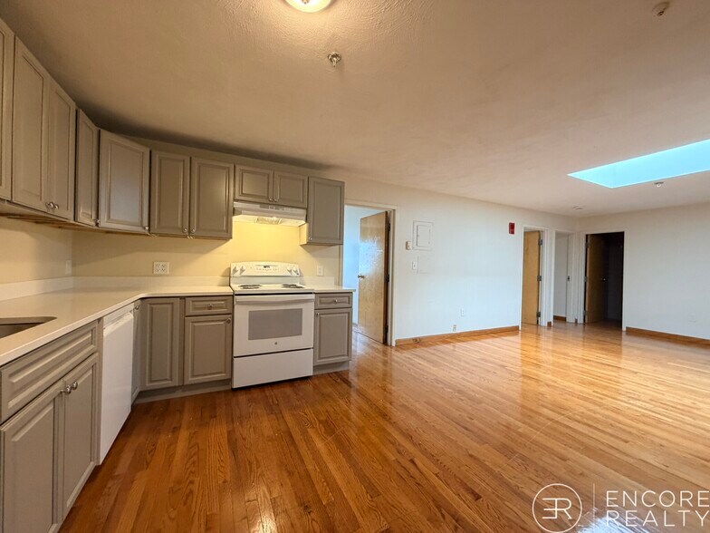 Primary Photo - 1110 Commonwealth Ave