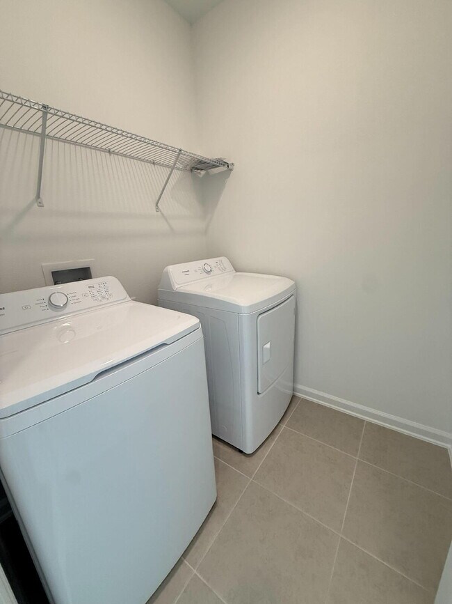 Building Photo - 6080 Zen Wy