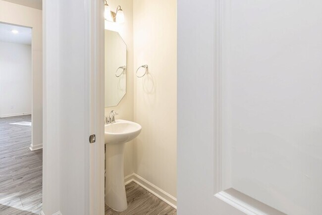 Building Photo - 121 Gaelic Dr