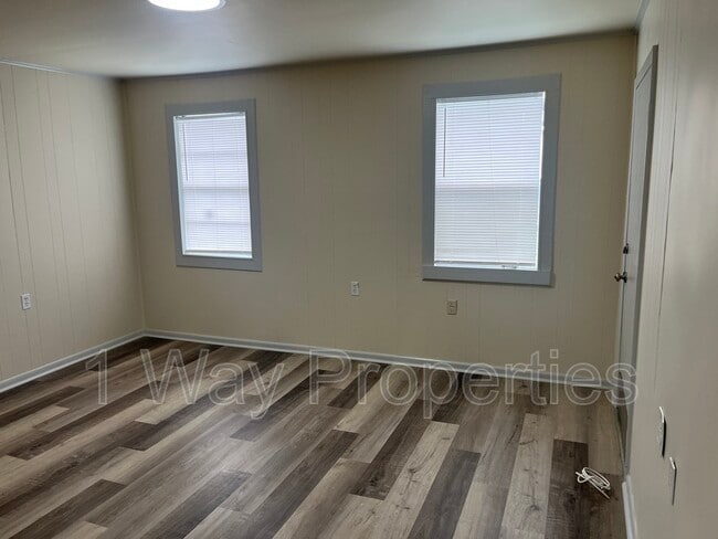 Building Photo - 468 Westwood Dr