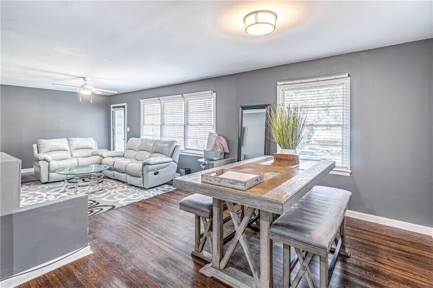 Building Photo - 2456 Harwood Dr