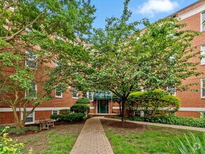 Building Photo - Enjoy Comfortable Arlington Living at Old ...