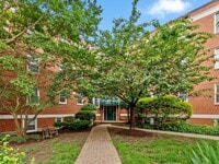 Building Photo - Enjoy Comfortable Arlington Living at Old Glebe Road!