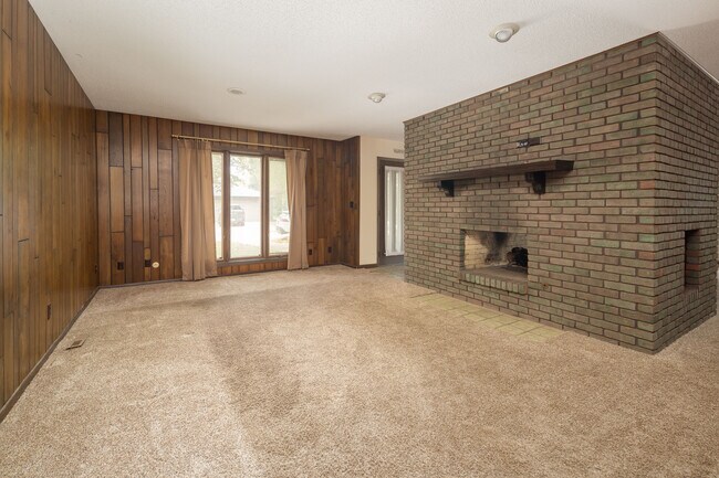 Building Photo - 3385 37th Ave