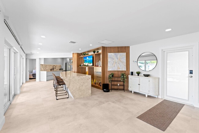 Building Photo - 1725 NE 23rd Ave