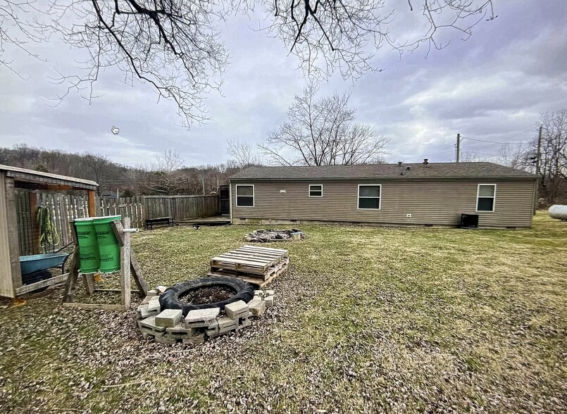 Building Photo - 33 Allen St