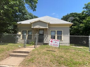 Building Photo - Bonus room, East Waco