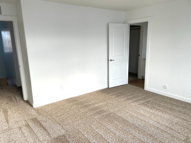 Building Photo - Newly Built Townhome