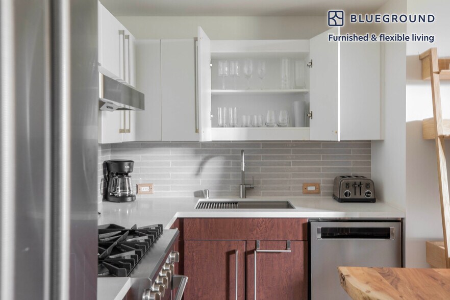 Building Photo - 350 Eleventh Avenue-SI FL4-ID37