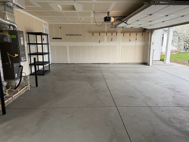 Building Photo - 108 NE Malad Ct