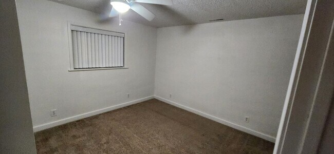 Building Photo - ALL PROSPECTIVE TENANTS MUST SUBMIT A ON LINE APPLICATION AND BE PRE-QUALIFIED PRIOR TO ANY SHOWI...