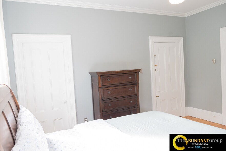 Building Photo - 133 Otis St