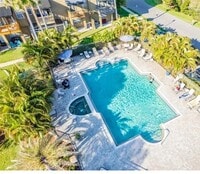 Building Photo - 3013 Pointeview Dr