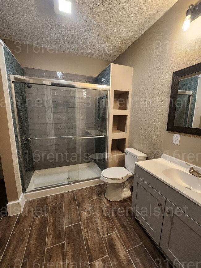 Building Photo - $1,175 - 2 bedroom / 1 bathroom - Single Family Home in College Hill