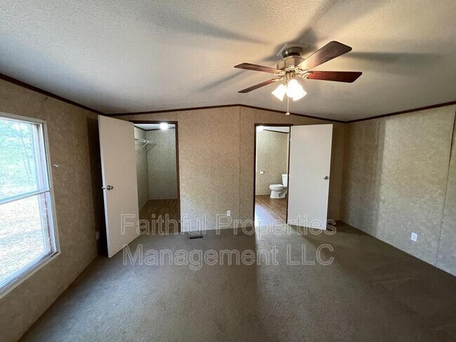 Building Photo - 15612 Tuscan Oaks