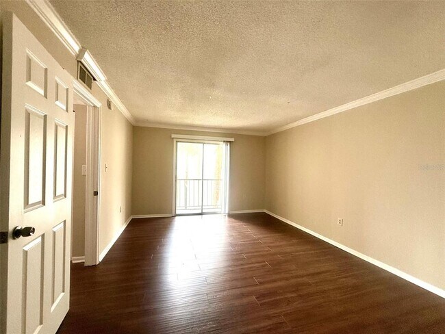 Building Photo - 534 Orange Dr