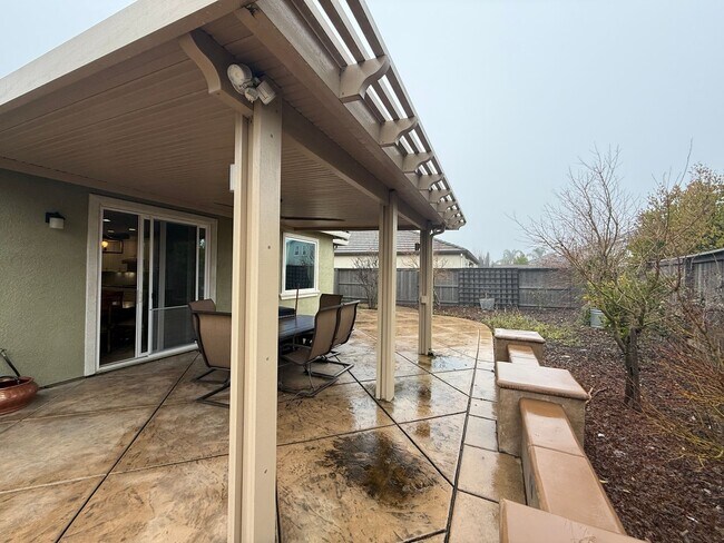 Building Photo - Beautiful Home in Springlake