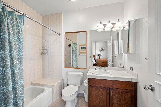 Building Photo - Top Floor Condo in the Gaslamp District!